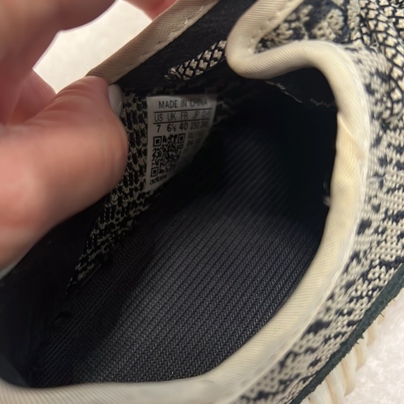 Yeezy boost turtle doves women’s size 7 - Picture 3 of 3